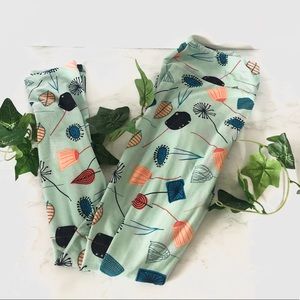 LuLaRoe Tall & Curvy Buttery Soft Leggings